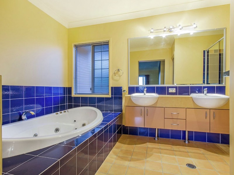 Mount Ommaney QLD 4074