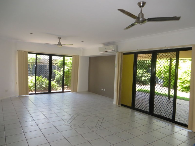 9 Brookeside Crescent, Seventeen Mile Rocks QLD 4073