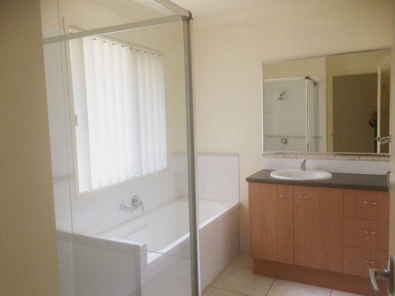106 Brookeside Crescent, Seventeen Mile Rocks QLD 4073