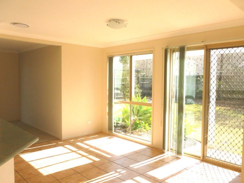 8 FOLEY PLACE, Sinnamon Park QLD 4073