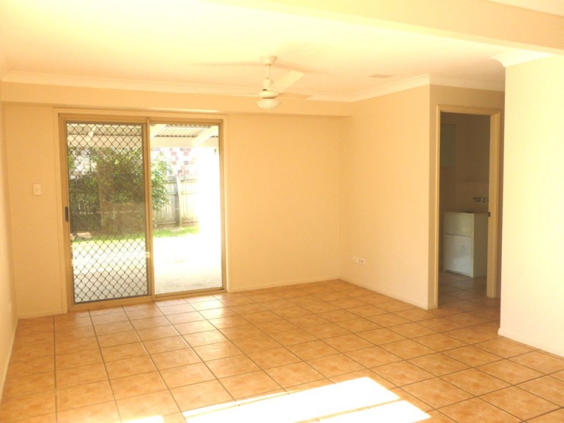 8 FOLEY PLACE, Sinnamon Park QLD 4073