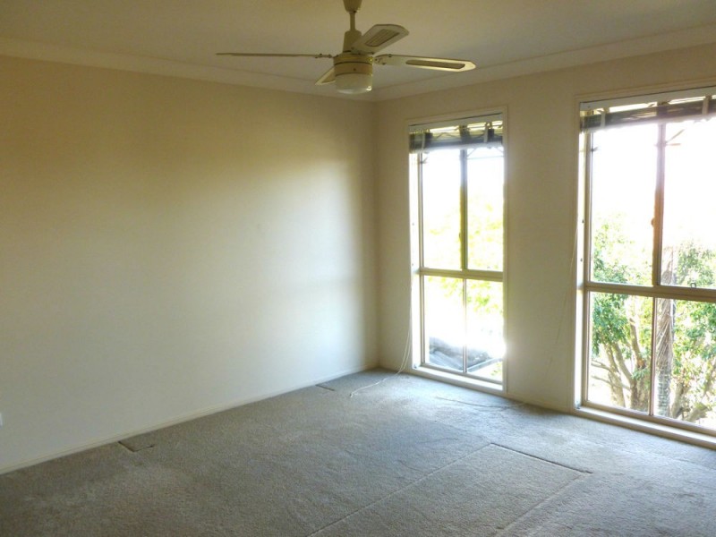 8 FOLEY PLACE, Sinnamon Park QLD 4073