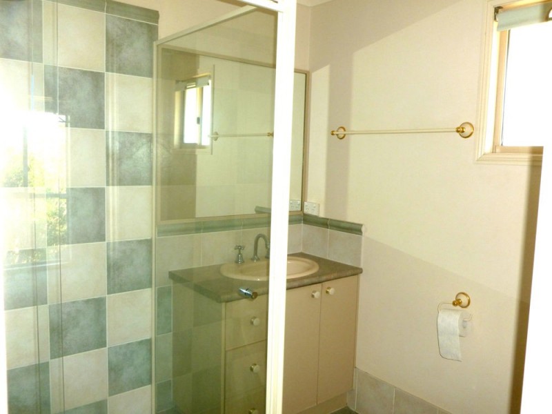 8 FOLEY PLACE, Sinnamon Park QLD 4073