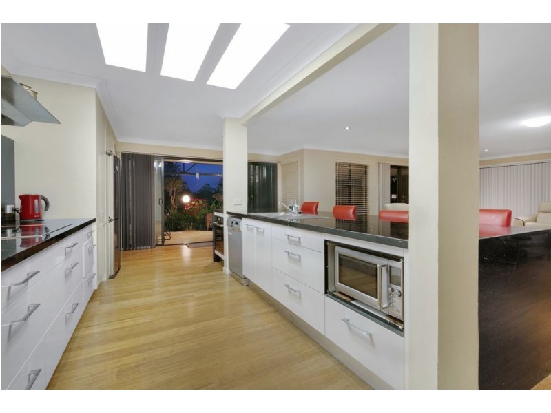 6 Moncrieff Court, Mount Ommaney QLD 4074