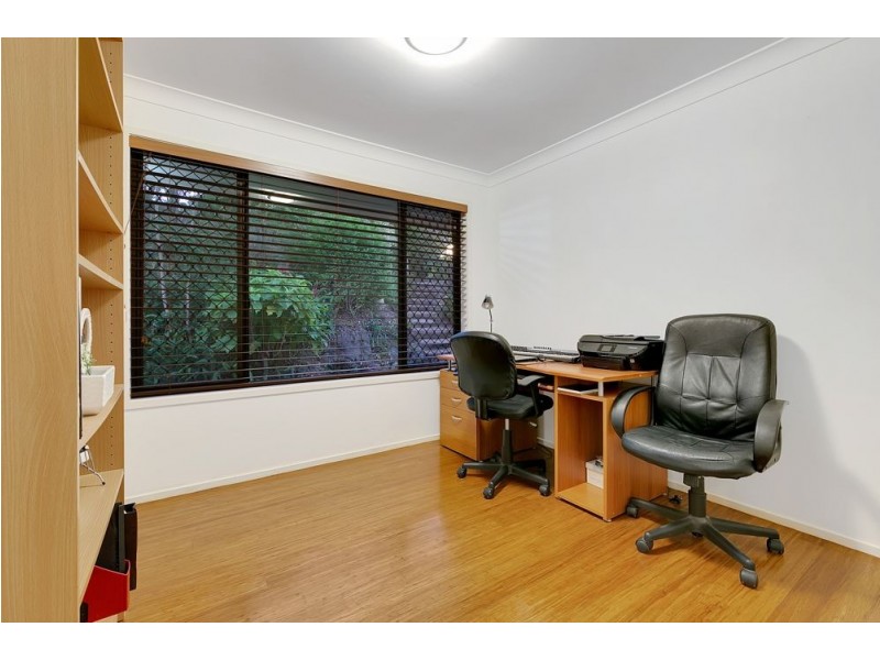 6 Moncrieff Court, Mount Ommaney QLD 4074