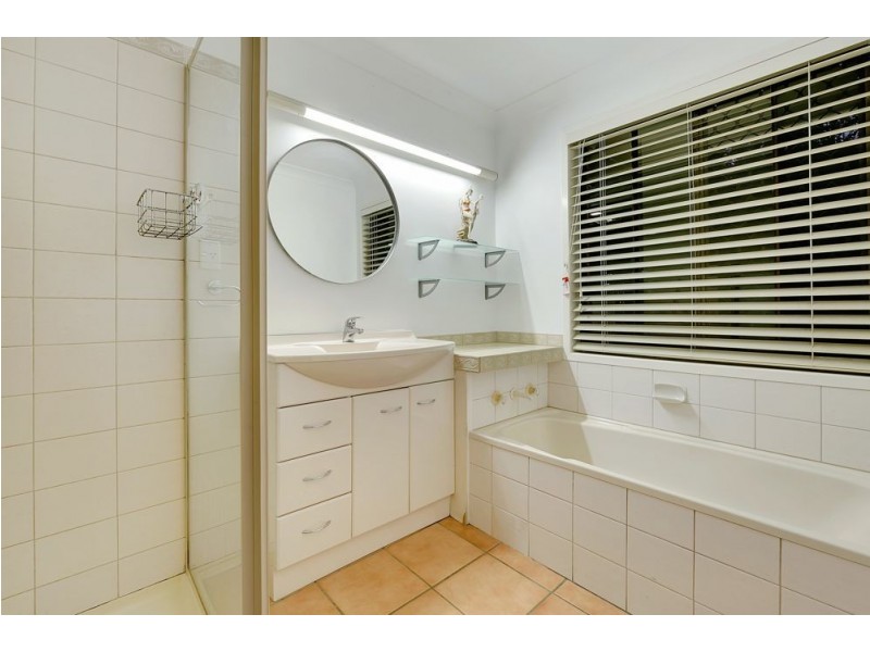 6 Moncrieff Court, Mount Ommaney QLD 4074