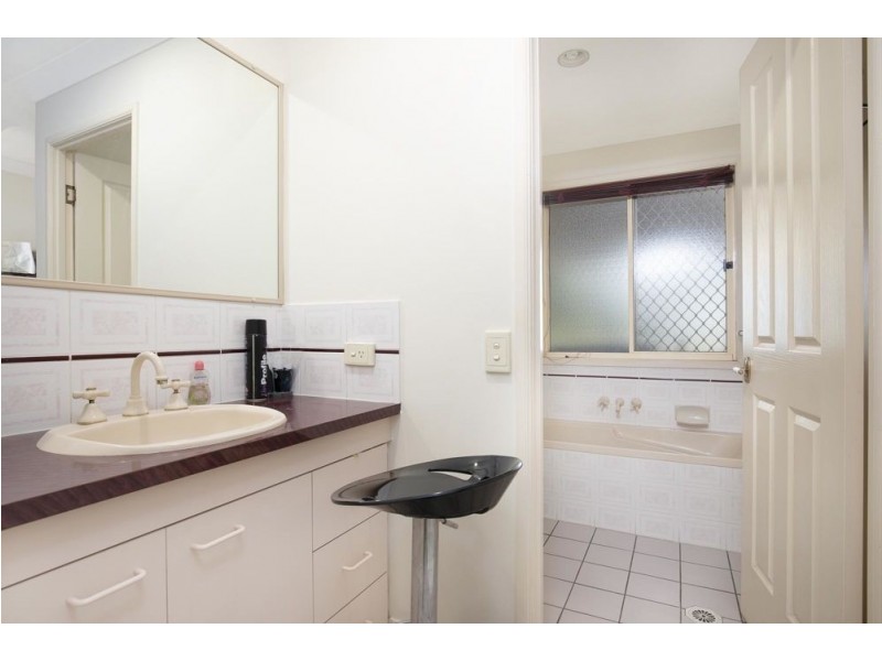 Sinnamon Park QLD 4073