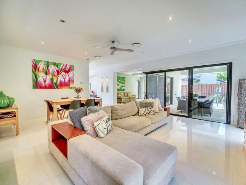 5 La Belle Court, Westlake QLD 4074