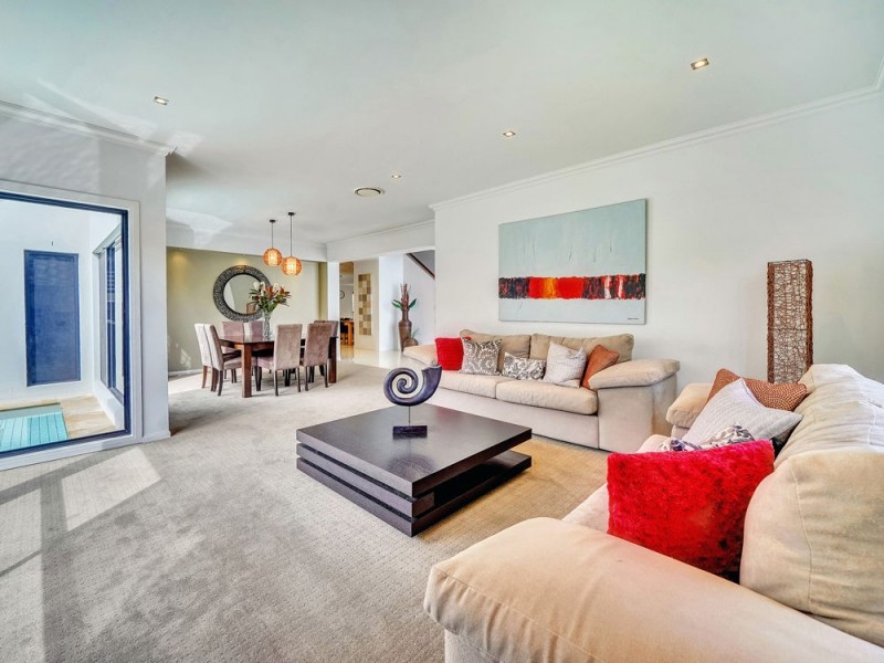 5 La Belle Court, Westlake QLD 4074