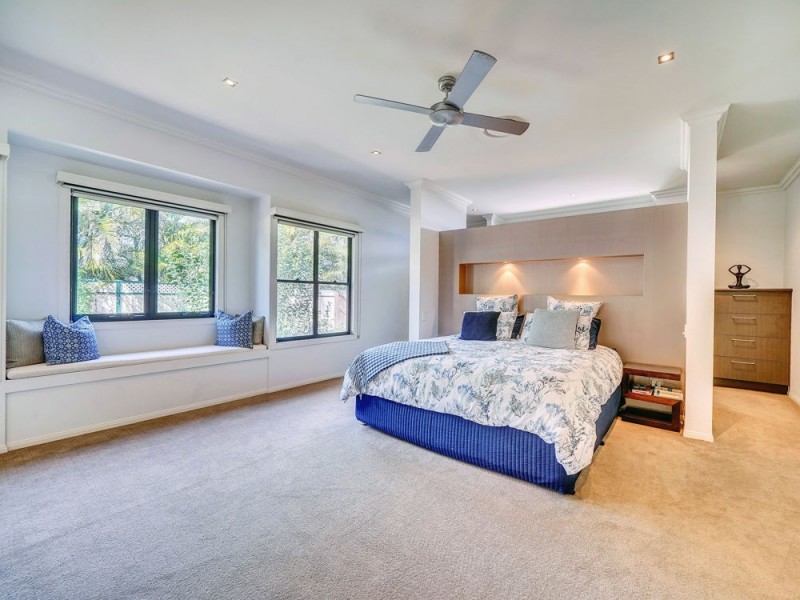 5 La Belle Court, Westlake QLD 4074