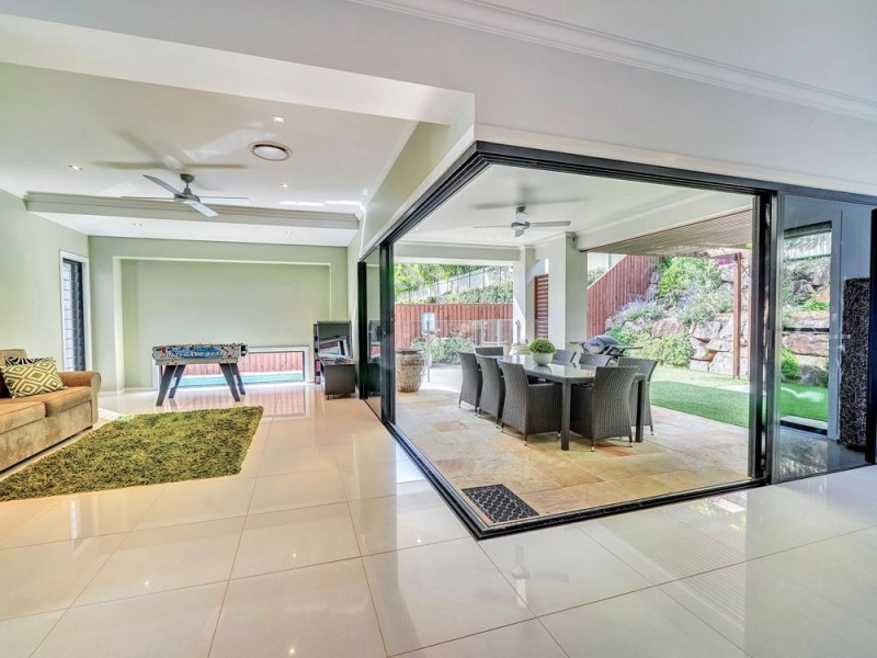 5 La Belle Court, Westlake QLD 4074