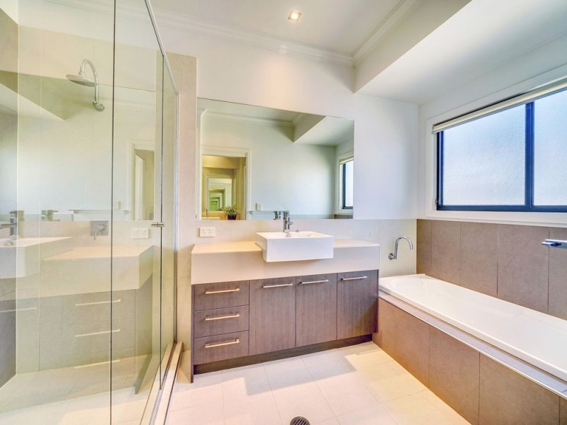 5 La Belle Court, Westlake QLD 4074