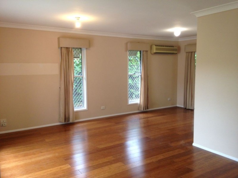 8 Hounslow Way, Seventeen Mile Rocks QLD 4073