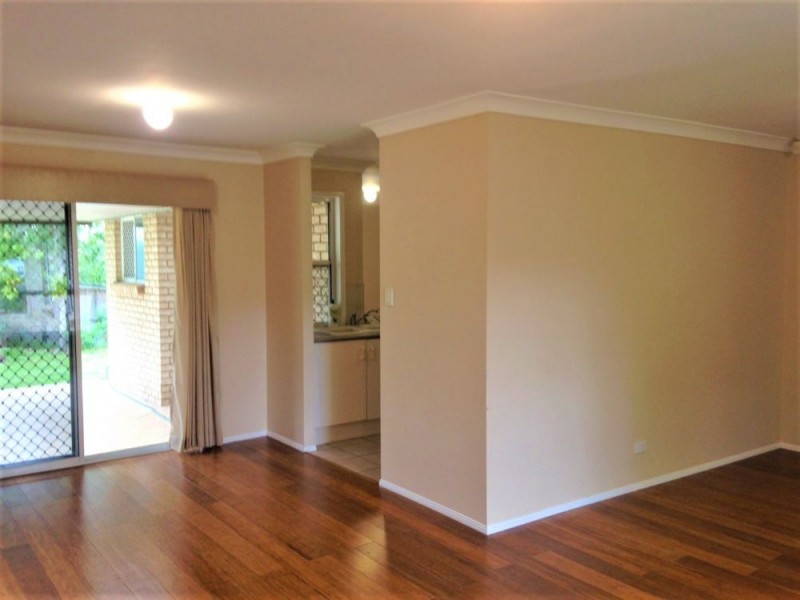 8 Hounslow Way, Seventeen Mile Rocks QLD 4073
