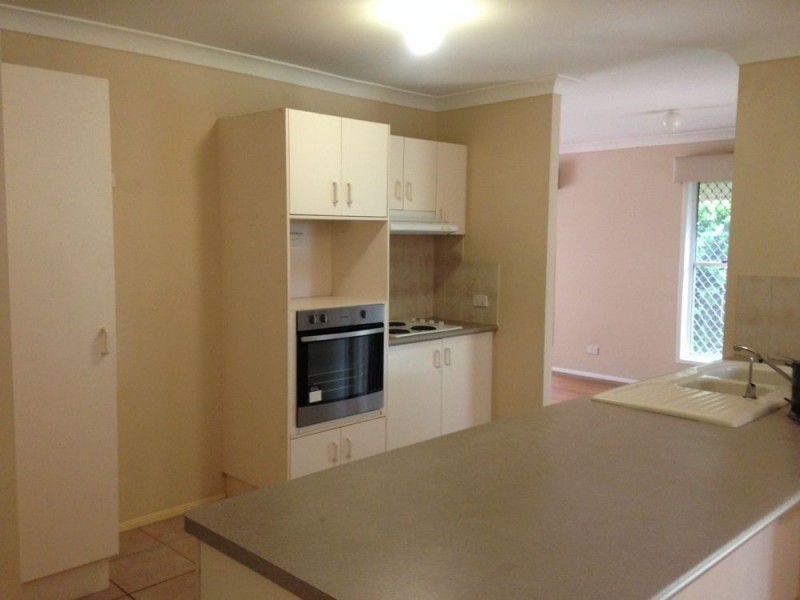 8 Hounslow Way, Seventeen Mile Rocks QLD 4073