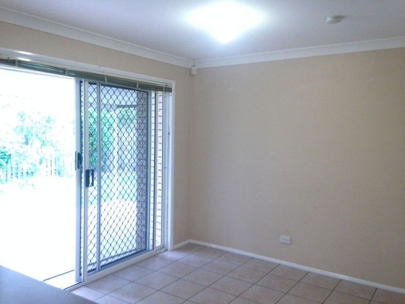 8 Hounslow Way, Seventeen Mile Rocks QLD 4073