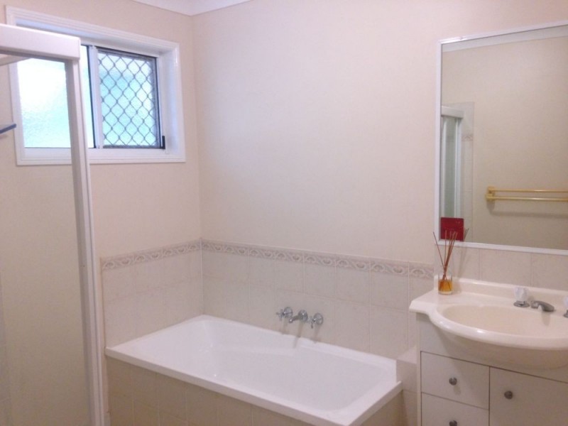 8 Hounslow Way, Seventeen Mile Rocks QLD 4073