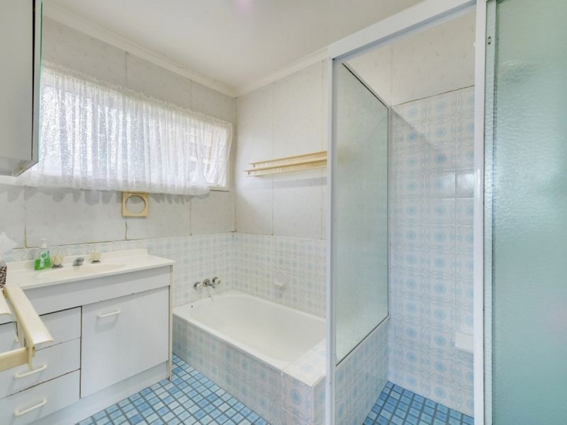 1 Olga Close, Riverhills QLD 4074