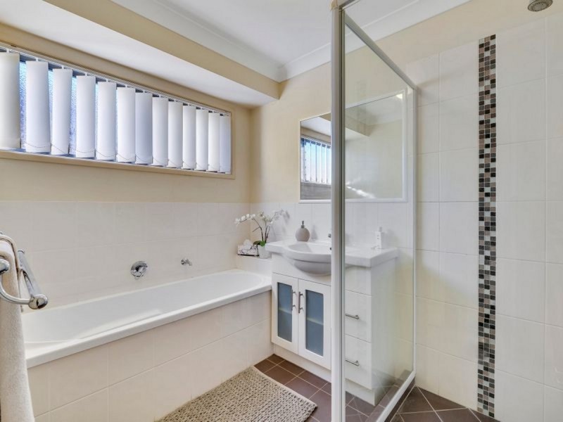 15 Eloise Place, Sumner QLD 4074