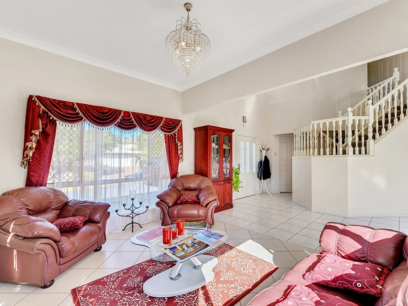 1 Kakadu Close, Riverhills QLD 4074