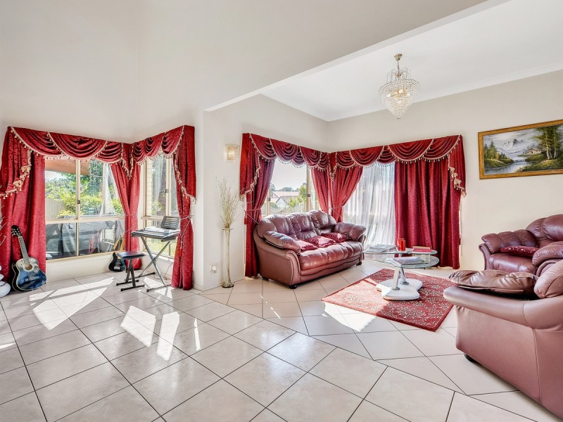 1 Kakadu Close, Riverhills QLD 4074