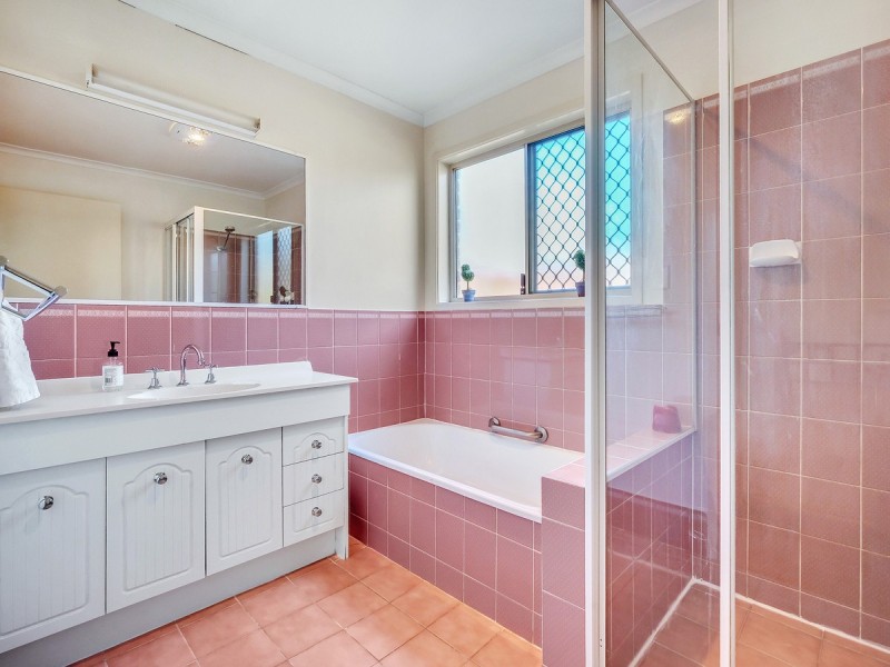 8 Kookaburra Place, Doolandella QLD 4077