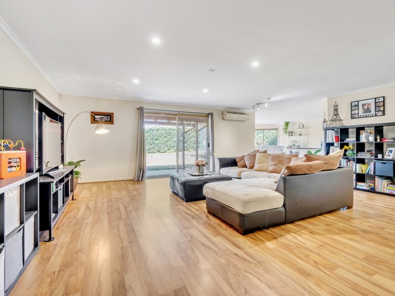 8 Kookaburra Place, Doolandella QLD 4077