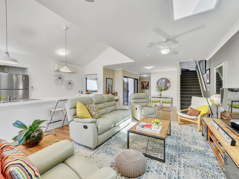 56 Greenway Circuit, Mount Ommaney QLD 4074