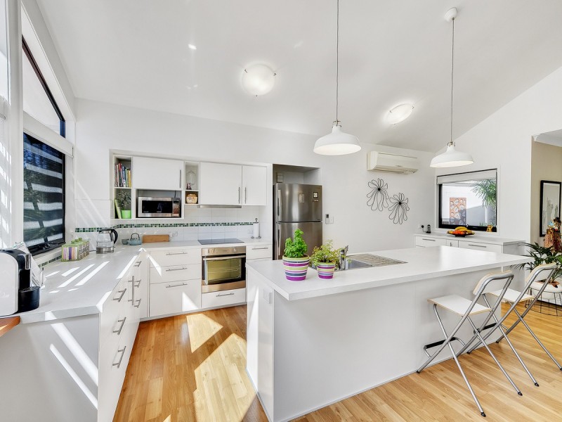 56 Greenway Circuit, Mount Ommaney QLD 4074