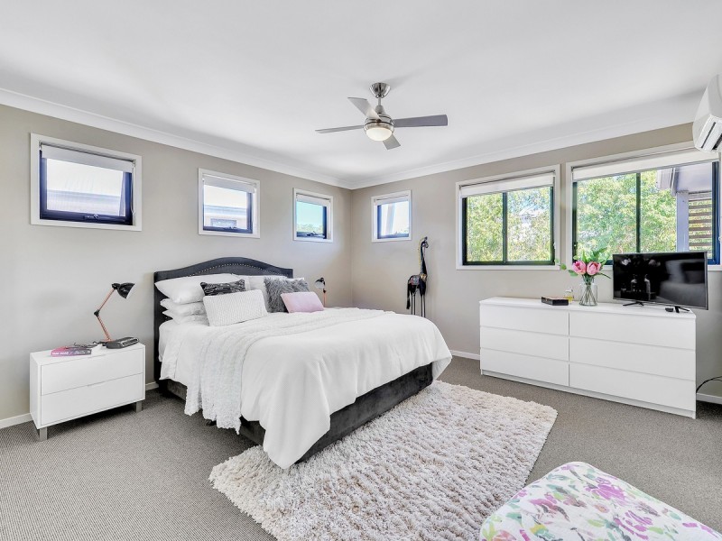 56 Greenway Circuit, Mount Ommaney QLD 4074