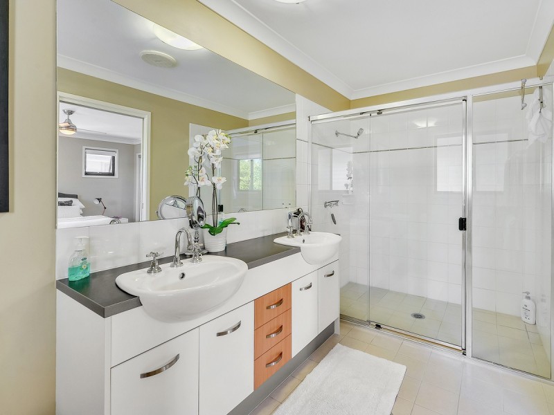 56 Greenway Circuit, Mount Ommaney QLD 4074