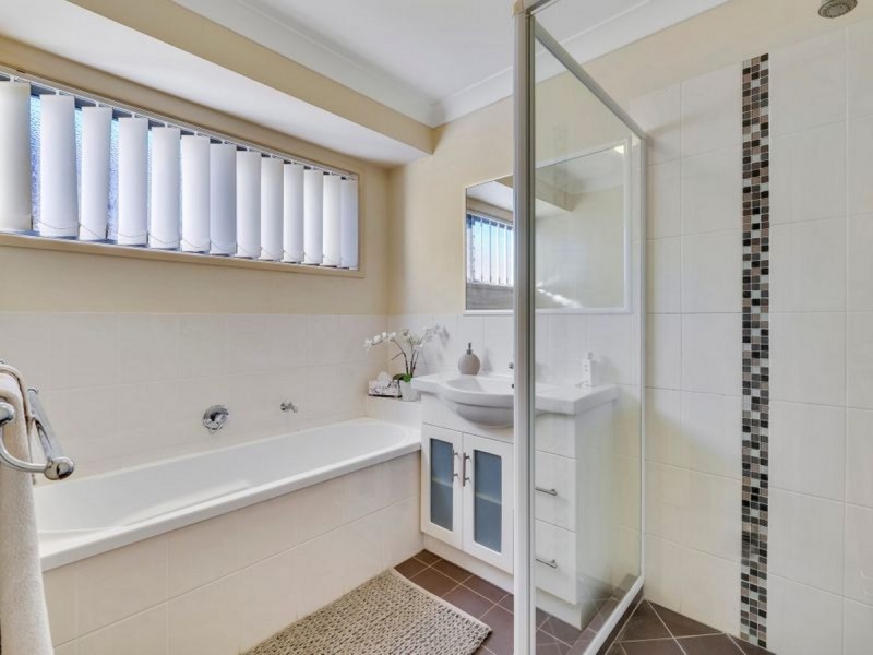 15 Eloise Place, Sumner QLD 4074