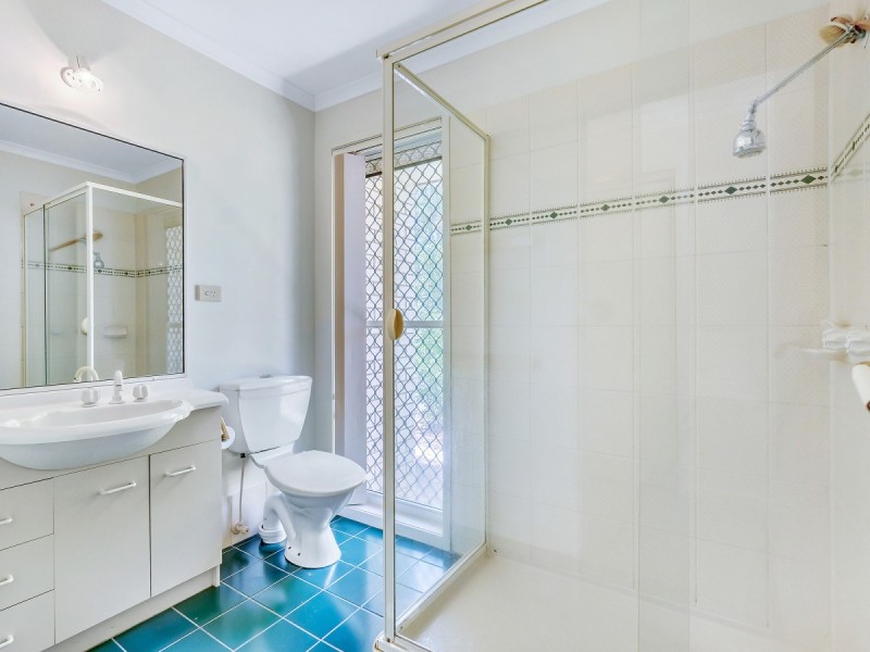 1 Harold Close, Sinnamon Park QLD 4073