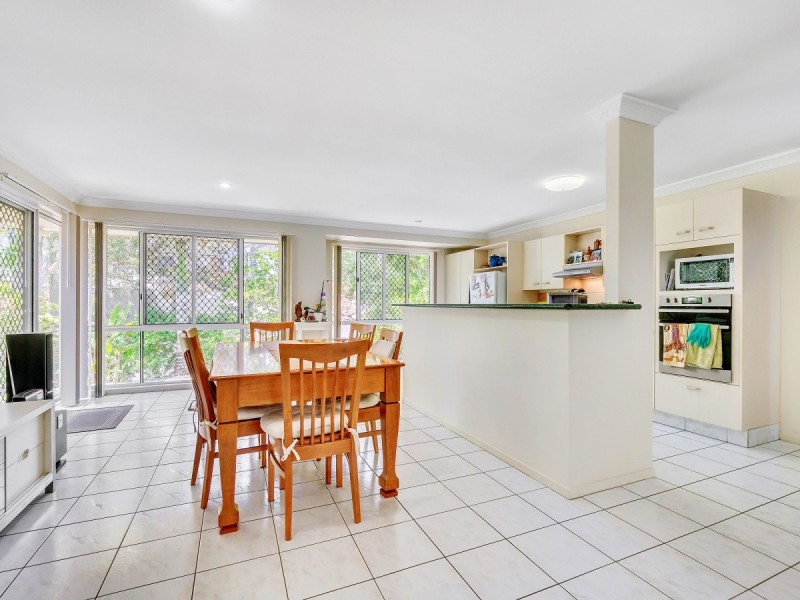 1 Harold Close, Sinnamon Park QLD 4073