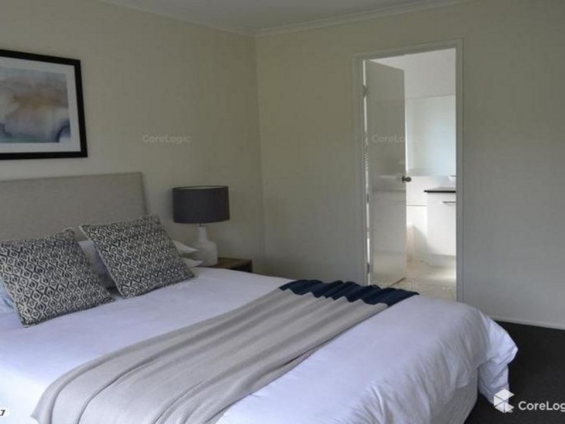 4 Sirocco Street, Jamboree Heights QLD 4074