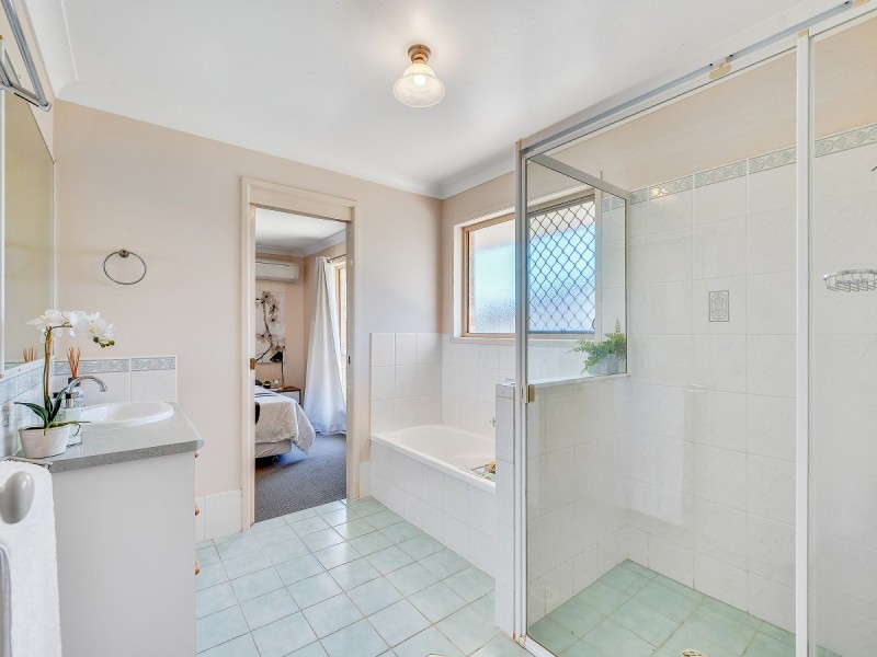 9 Gidgi Close, Westlake QLD 4074