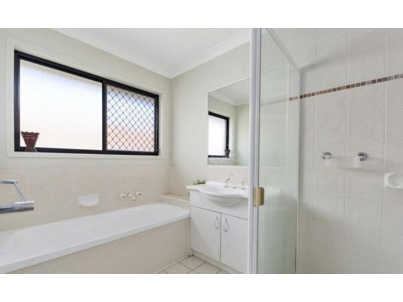 24 Sunningdale Street, Oxley QLD 4075