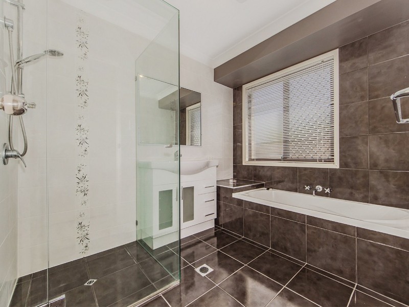 15 Sandalwood Street, Sinnamon Park QLD 4073