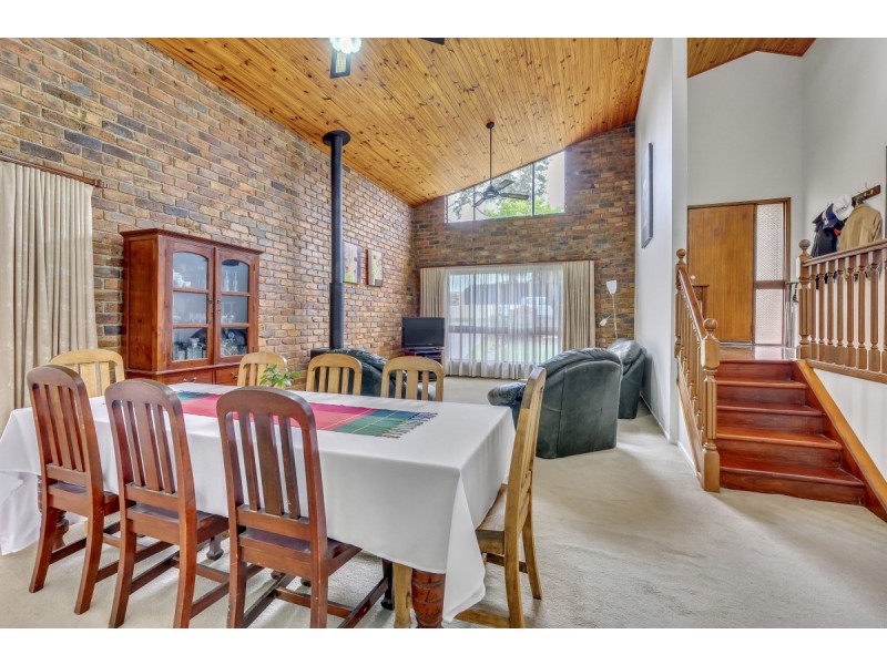 10 Intrepid Street, Jamboree Heights QLD 4074