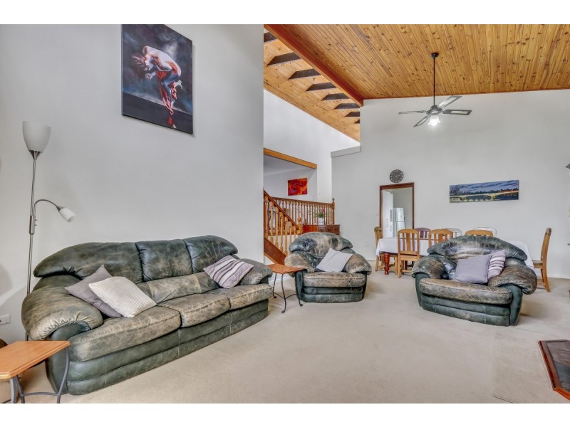 10 Intrepid Street, Jamboree Heights QLD 4074