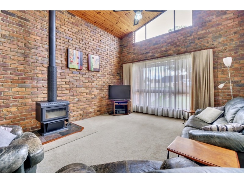 10 Intrepid Street, Jamboree Heights QLD 4074