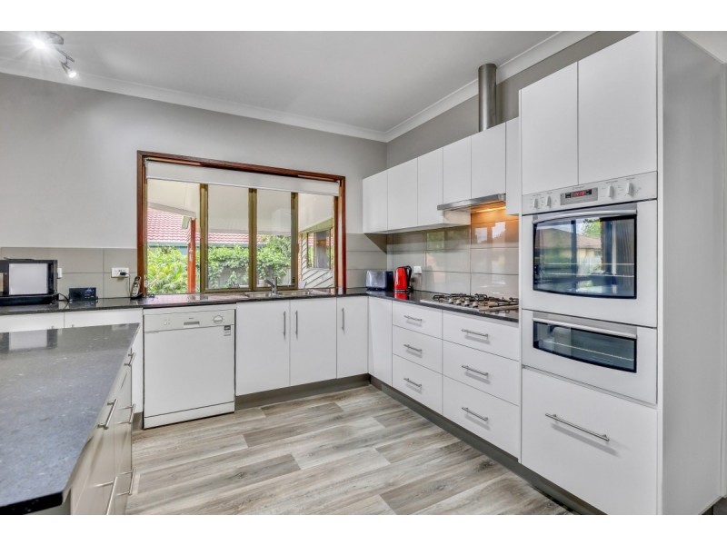 10 Intrepid Street, Jamboree Heights QLD 4074