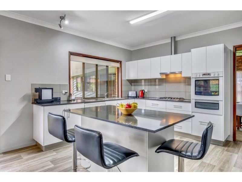 10 Intrepid Street, Jamboree Heights QLD 4074