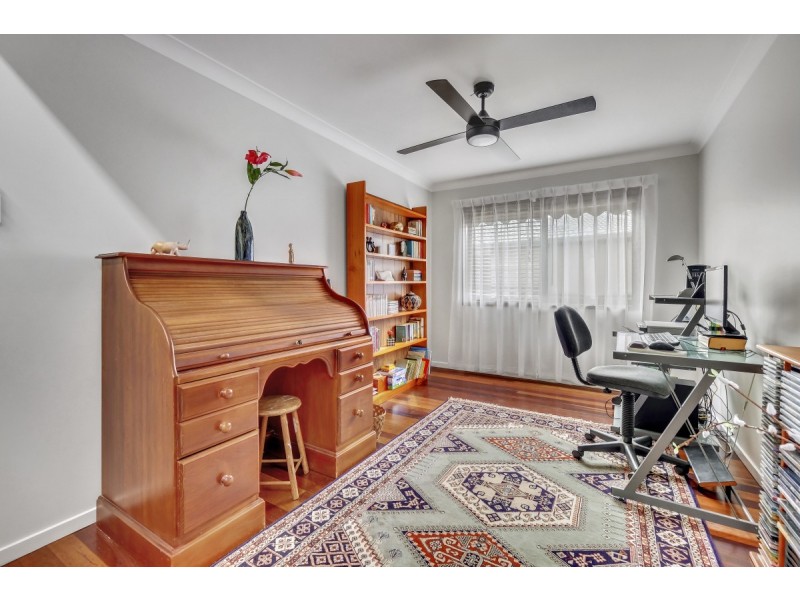 10 Intrepid Street, Jamboree Heights QLD 4074