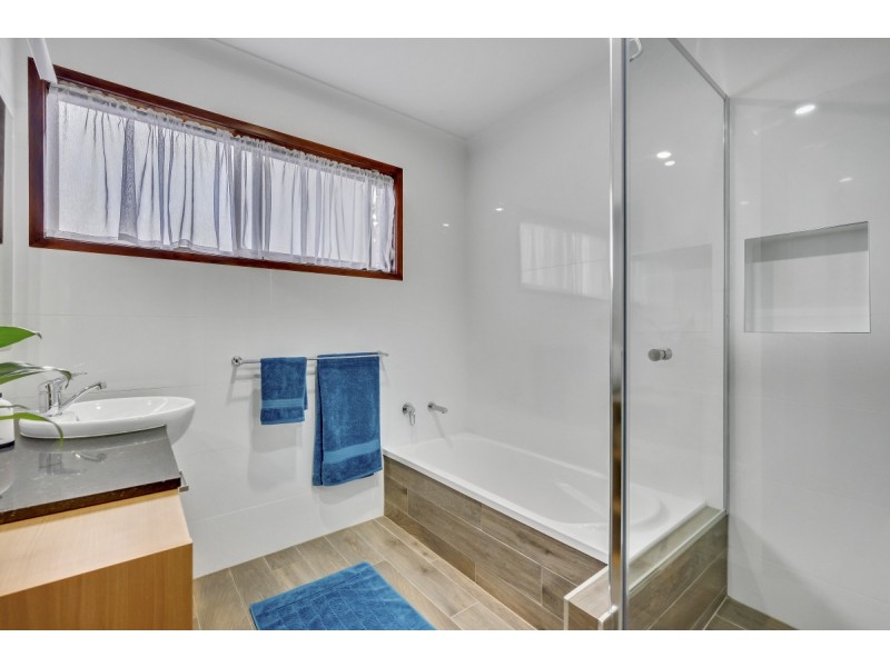 10 Intrepid Street, Jamboree Heights QLD 4074