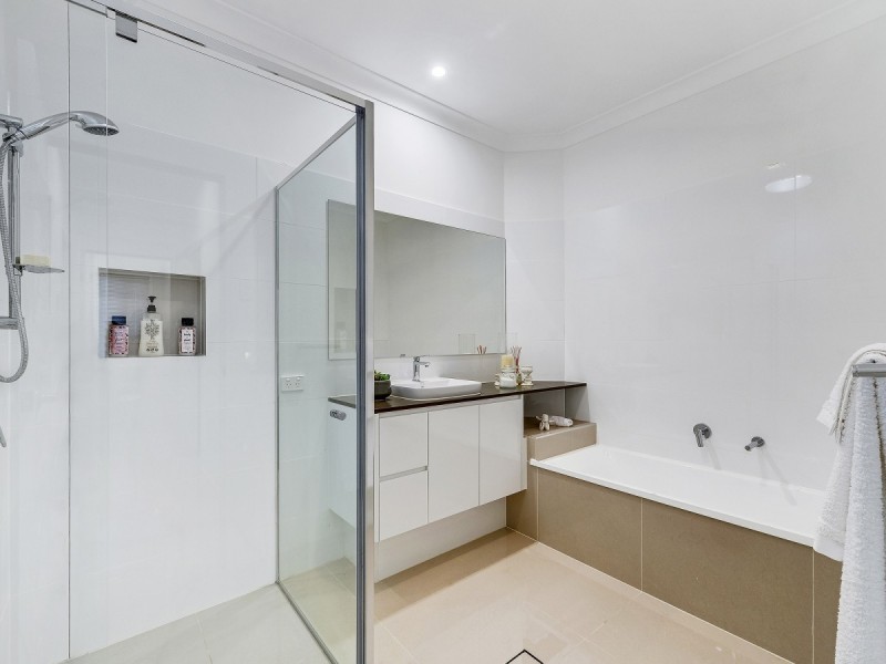 38 Magnetic Way, Springfield Lakes QLD 4300