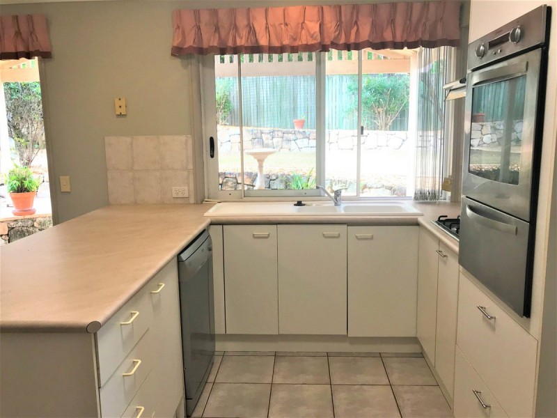 10 Woodrose Crescent, Sinnamon Park QLD 4073