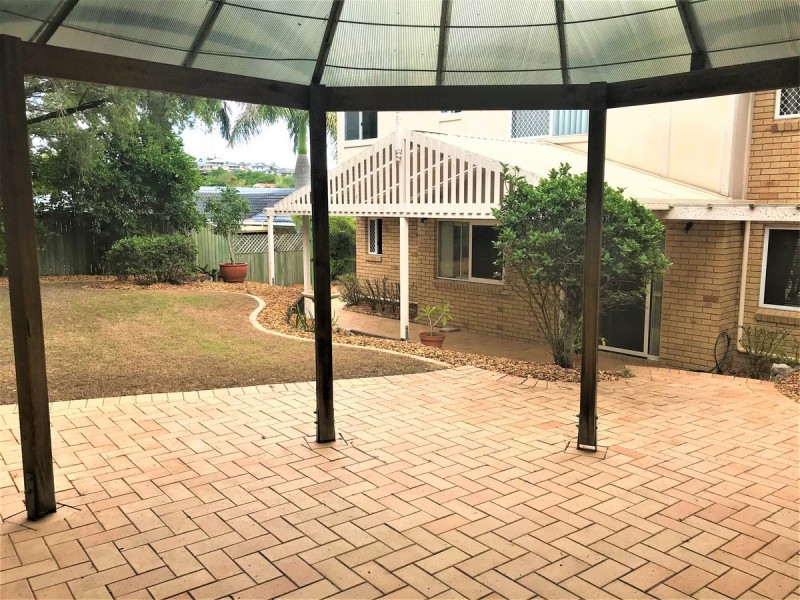 10 Woodrose Crescent, Sinnamon Park QLD 4073