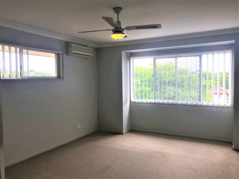 10 Woodrose Crescent, Sinnamon Park QLD 4073