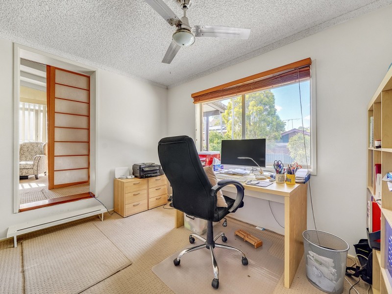 3 Magnet Close, Riverhills QLD 4074